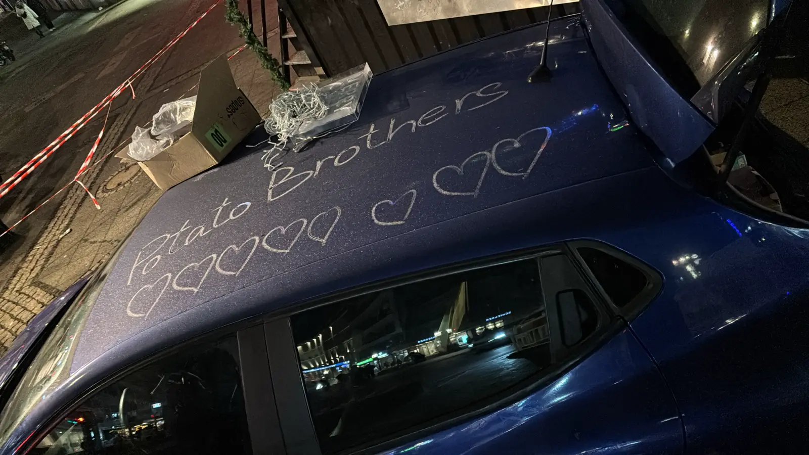 Fan-Botschaft auf der Motorhaube